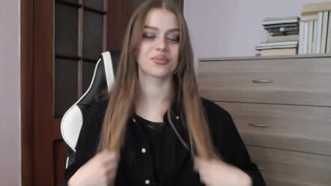 Lily online show from May 2026 02:40:01 AM