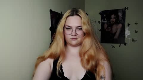 Snapshot of redhotqueen1 chatting on June 2026 12:07:02 PM Rina online show from June 2026 12:07:02 PM