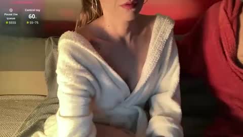 Snapshot of redlighthome chatting on April 2026 07:14:01 PM Glamour Wife Real online show from April 2026 07:14:01 PM
