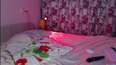 Snapshot of redmoonhead chatting on December 2024 04:43:01 PM Ana online show from December 2024 04:43:01 PM