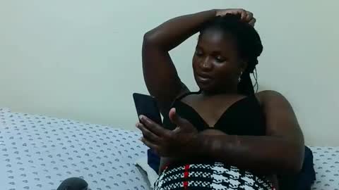 Snapshot of reem_wonder chatting on December 2024 06:49:01 PM Reem online show from December 2024 06:49:01 PM