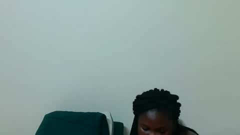 Snapshot of reem_wonder chatting on December 2024 03:52:01 PM Reem online show from December 2024 03:52:01 PM
