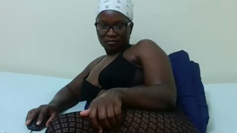 Snapshot of reem_wonder chatting on December 2024 01:04:02 AM Reem online show from December 2024 01:04:02 AM