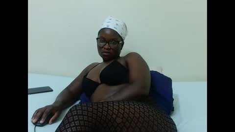 Snapshot of reem_wonder chatting on December 2024 05:14:02 AM Reem online show from December 2024 05:14:02 AM