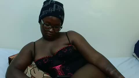Snapshot of reem_wonder chatting on December 2024 08:05:02 PM Reem online show from December 2024 08:05:02 PM