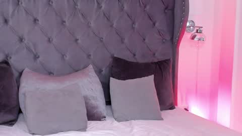 Regina  online show from January 2026 10:24:01 PM