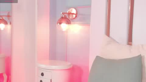 Regina  online show from April 2026 06:39:01 AM