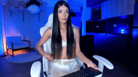 Snapshot of reichel_gray chatting on June 2026 05:30:01 AM REICHEL online show from June 2026 05:30:01 AM