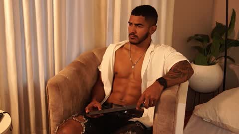 Snapshot of reik_von chatting on October 2025 12:17:02 PM Reik online show from October 2025 12:17:02 PM