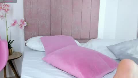 Reika  online show from April 2026 03:57:01 AM