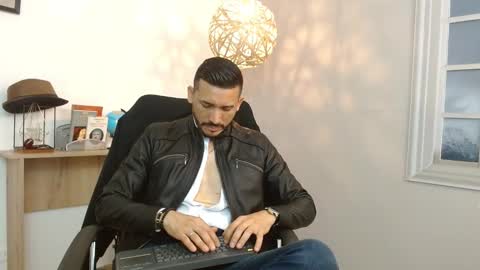   REIKO  online show from January 2025 07:43:01 PM