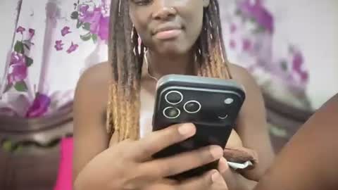 reina77xo online show from February 2026 12:37:01 AM