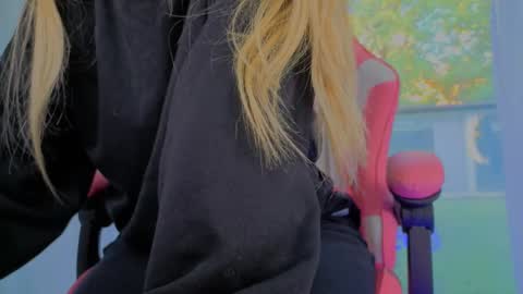 Snapshot of reina_cummings chatting on September 2025 05:46:01 AM reina cummings online show from September 2025 05:46:01 AM