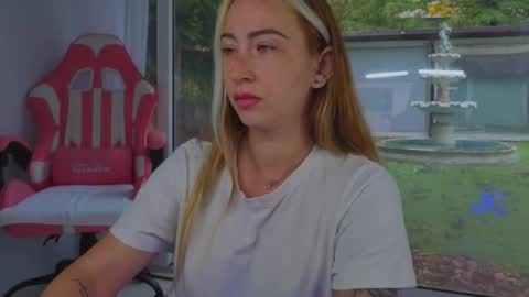 Snapshot of reina_cummings chatting on September 2025 06:18:01 AM reina cummings online show from September 2025 06:18:01 AM