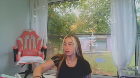 Snapshot of reina_cummings chatting on October 2025 06:53:02 AM reina cummings online show from October 2025 06:53:02 AM