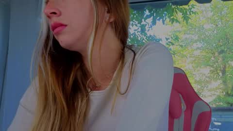 Snapshot of reina_cummings chatting on October 2025 06:23:02 AM reina cummings online show from October 2025 06:23:02 AM