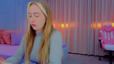 Snapshot of reina_cummings chatting on October 2025 06:03:01 AM reina cummings online show from October 2025 06:03:01 AM