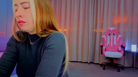 Snapshot of reina_cummings chatting on October 2025 06:03:02 AM reina cummings online show from October 2025 06:03:02 AM