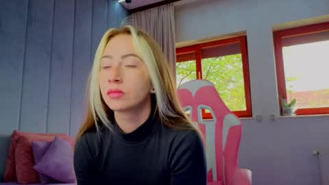 Snapshot of reina_cummings chatting on October 2025 07:03:02 AM reina cummings online show from October 2025 07:03:02 AM