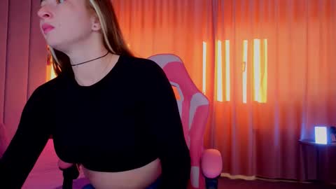 Snapshot of reina_cummings chatting on November 2025 07:00:01 AM reina cummings online show from November 2025 07:00:01 AM