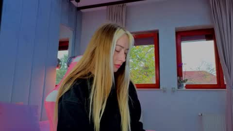 reina cummings online show from November 2025 06:57:02 AM