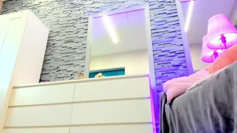 reina cummings online show from April 2026 06:08:01 AM