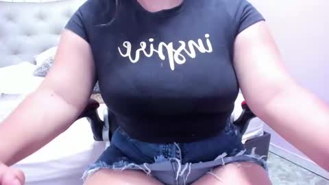Snapshot of reina_loren chatting on March 2025 11:12:01 PM reina_loren online show from March 2025 11:12:01 PM