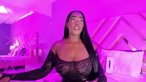 Snapshot of reinamiah chatting on September 2025 03:50:02 AM Miah online show from September 2025 03:50:02 AM