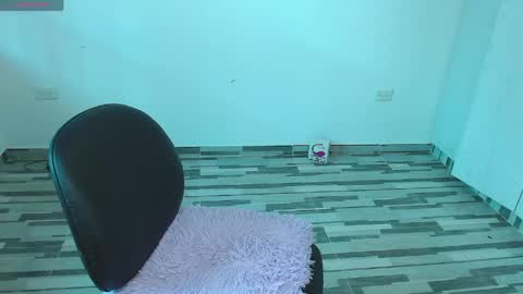 reislin_69 online show from April 2026 09:39:01 PM