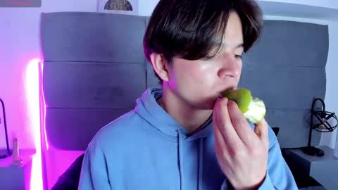 Snapshot of remiblythe chatting on February 2025 01:32:01 PM RemiBlythe online show from February 2025 01:32:01 PM