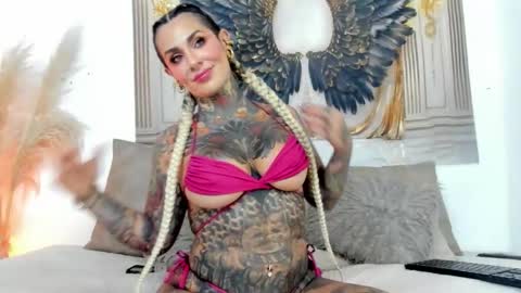 Laura online show from September 2025 11:49:01 PM