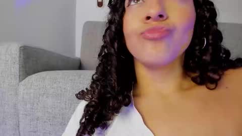 Snapshot of renata_cruz_ chatting on February 2025 02:49:01 PM Renata 3 online show from February 2025 02:49:01 PM