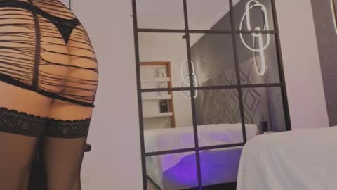 Snapshot of renata_cruz_ chatting on October 2025 11:16:01 AM Renata 3 online show from October 2025 11:16:01 AM