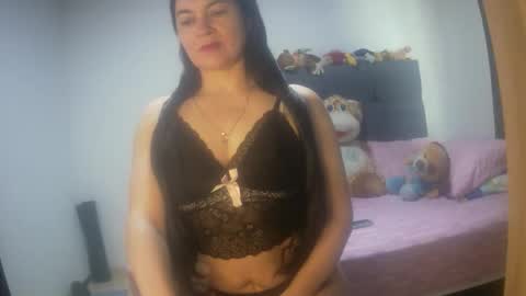 Snapshot of renata_hot1 chatting on October 2025 09:37:02 PM renata_hot1 online show from October 2025 09:37:02 PM