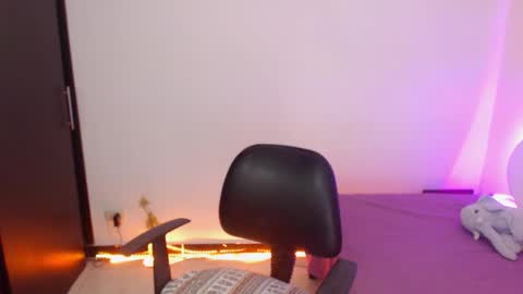    online show from October 2025 03:42:02 AM