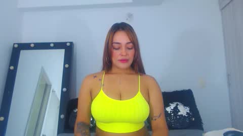 renatabrownn28 online show from October 2025 03:05:01 AM
