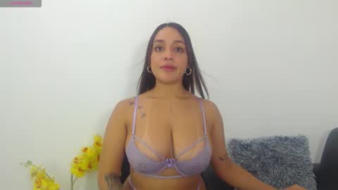 Snapshot of renatabrownn28 chatting on June 2026 06:19:02 AM renatabrownn28 online show from June 2026 06:19:02 AM