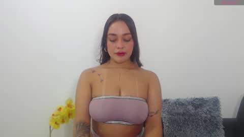 Snapshot of renatabrownn28 chatting on June 2026 04:22:01 PM renatabrownn28 online show from June 2026 04:22:01 PM