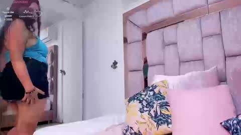 Renata  online show from September 2025 05:12:02 PM