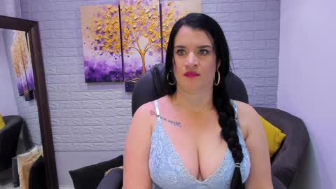 Snapshot of renataruiz_rr chatting on February 2025 12:06:01 PM online show from February 2025 12:06:01 PM