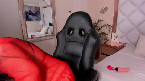 Snapshot of renatarussel chatting on February 2025 12:40:01 PM Renata  online show from February 2025 12:40:01 PM