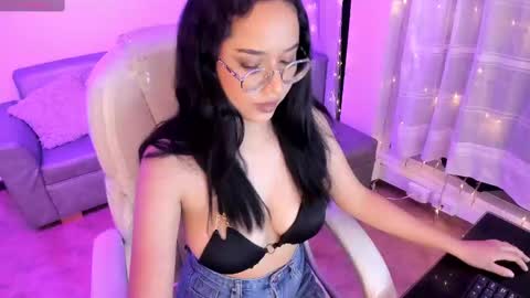 renaxi_smith online show from January 2025 01:11:01 AM