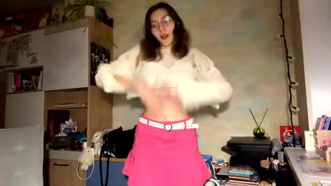 Mia online show from March 2026 04:35:01 PM