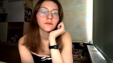 Mia online show from March 2026 01:23:02 PM