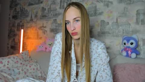 Snapshot of renewalri chatting on October 2025 10:27:01 AM Rina online show from October 2025 10:27:01 AM