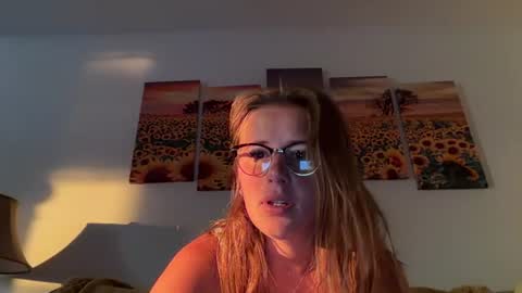 Snapshot of renimoonxo chatting on July 2026 10:40:02 AM renimoonxo online show from July 2026 10:40:02 AM