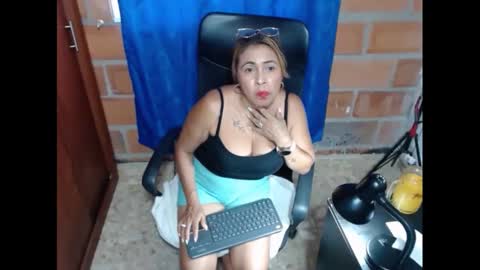 Rennata online show from February 2025 08:25:01 PM