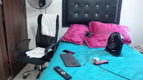 Rennata online show from September 2025 08:41:01 PM