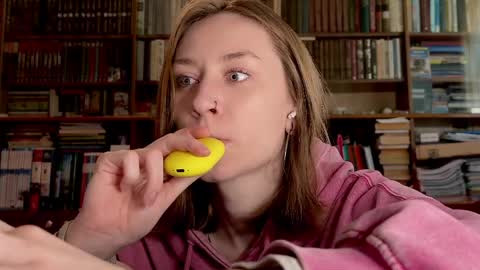 Rie online show from April 2026 02:03:01 PM