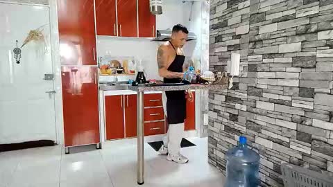 reymasterhot online show from December 2025 06:59:01 PM